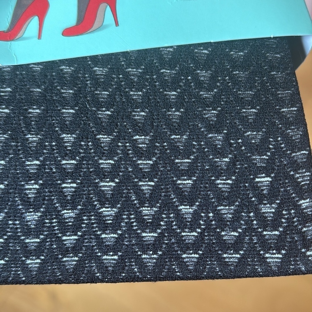 NWT Assets by Sara Blakely (Spanx) Shaping Tights Textured Wish Bone Black Sz 1 - Picture 5 of 5